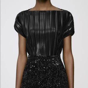 Zara Metallic boat neck shiny top size xs fits more like small. Brand new w tags